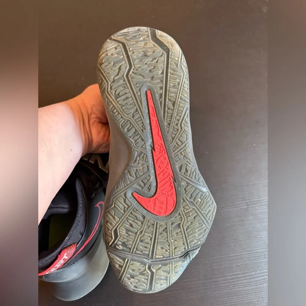 Nike Future Court 3 Grade School Kids' Basketball Shoes Size 4.5